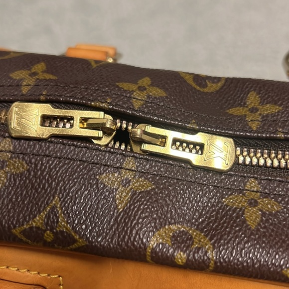 Authentic Louis  Vuitton Deauville  Bowling vanity bag !!! ❤️ - Picture 14 of 17